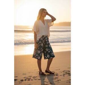 Vintage Floral Culottes Sz 28 High Rise Wide Leg Beachy Retro